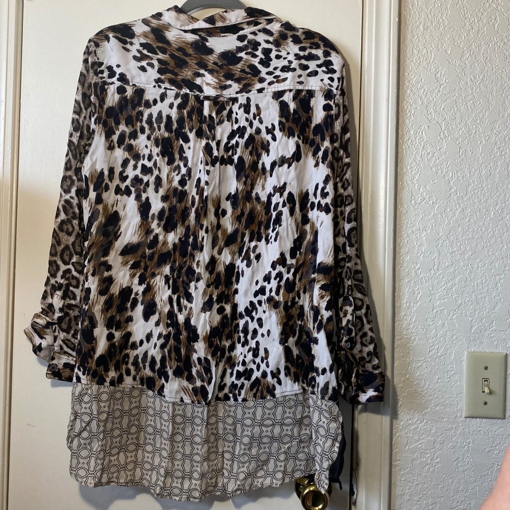 John Mark Animal Print Long Sleeve Button Down Tunic Top - Picture 3 of 3